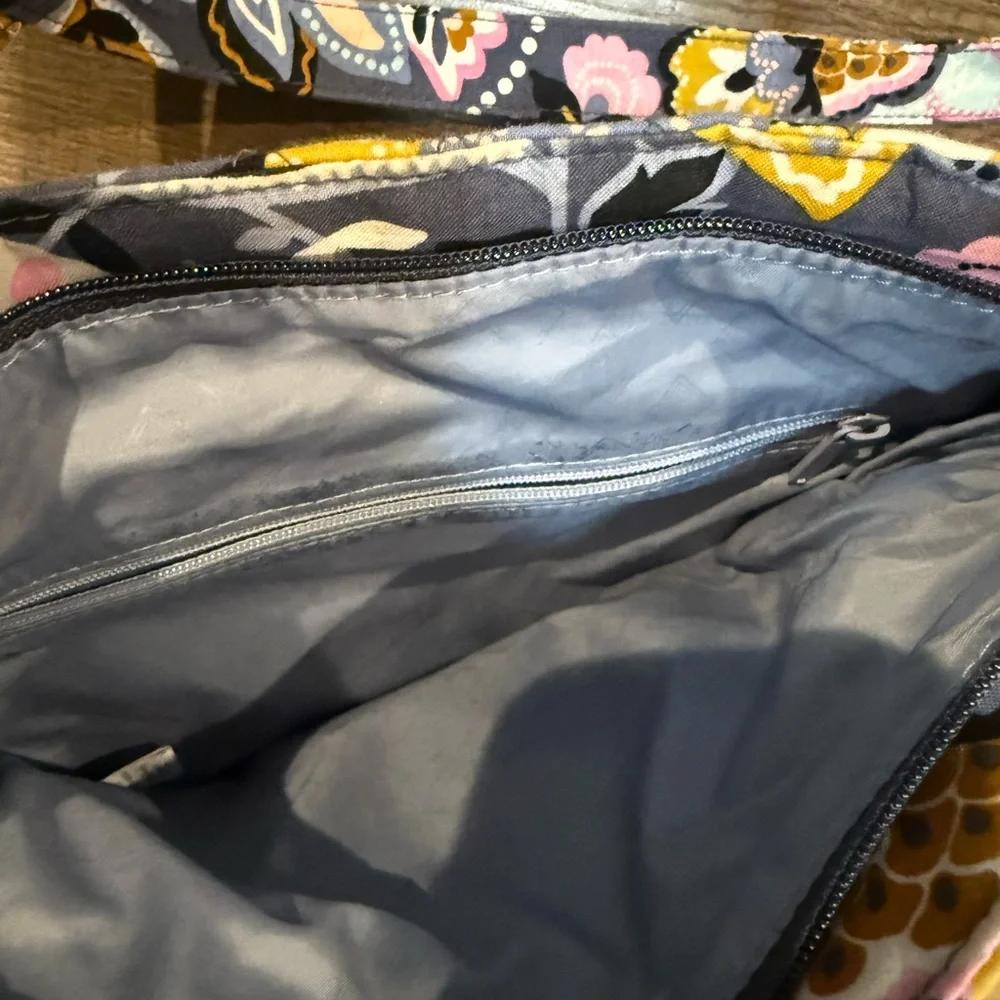 Vera Bradly - Picture 5 of 6